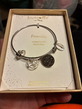 Footnotes Silver Family Charm Expandable Bracelet